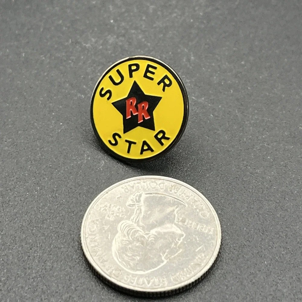 Red Robin Super Star Burger‎ Restaurant Employee Lapel Hat Pin Yellow